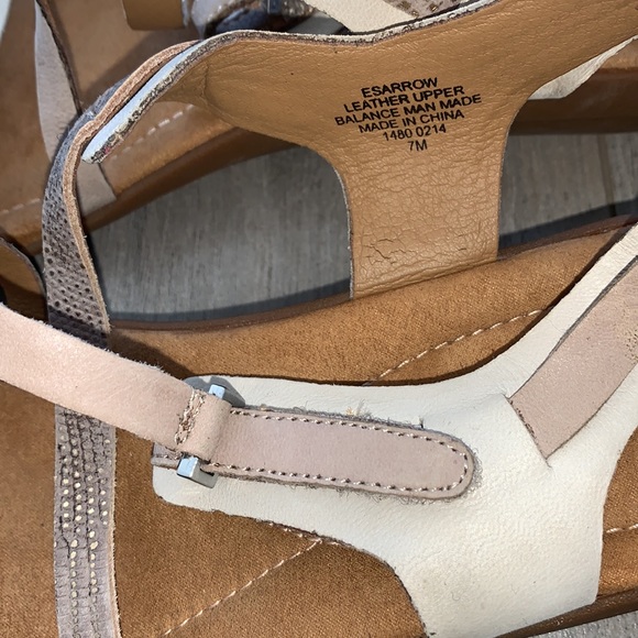 Easy Spirit Leather Tan/Beige Sandal 7 - Picture 3 of 6